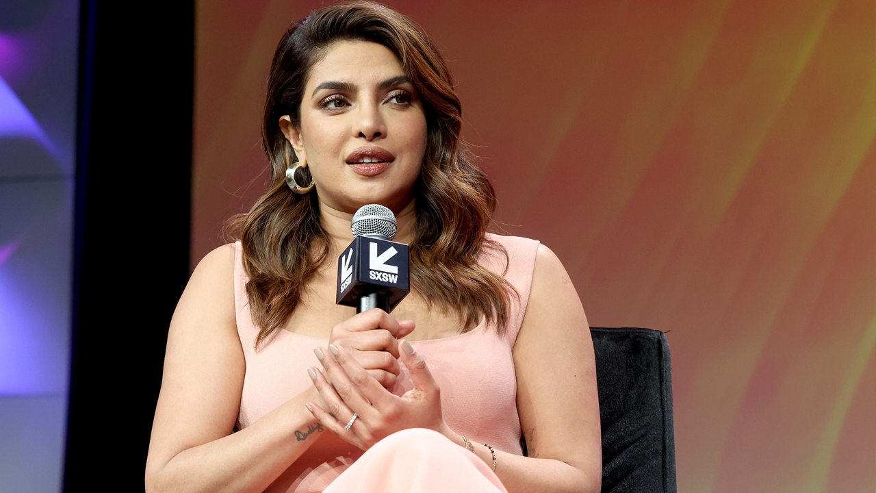 দুঃসংবাদ দিলেন বলিউড অভিনেত্রী প্রিয়াঙ্কা চোপড়া