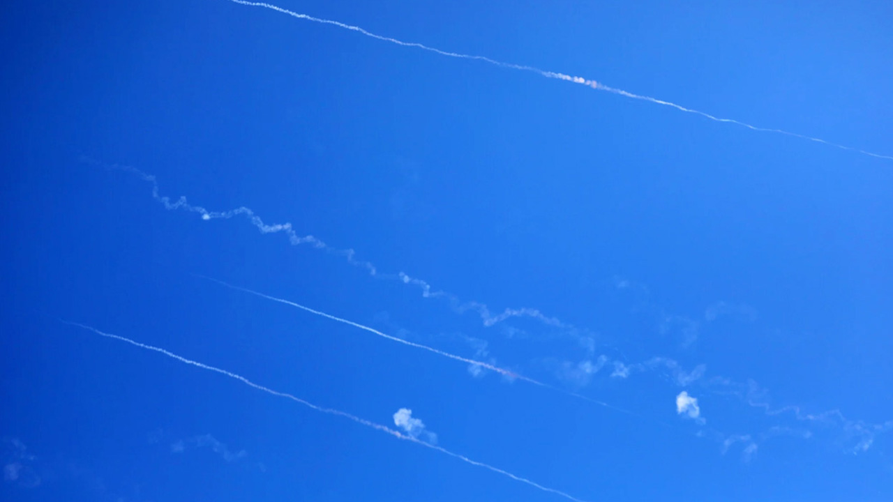 অত্যাধুনিক ক্ষেপণাস্ত্র ছুড়ছে ইরান, ঠেকাতে ব্যর্থ থাড-আয়রন ডোমও