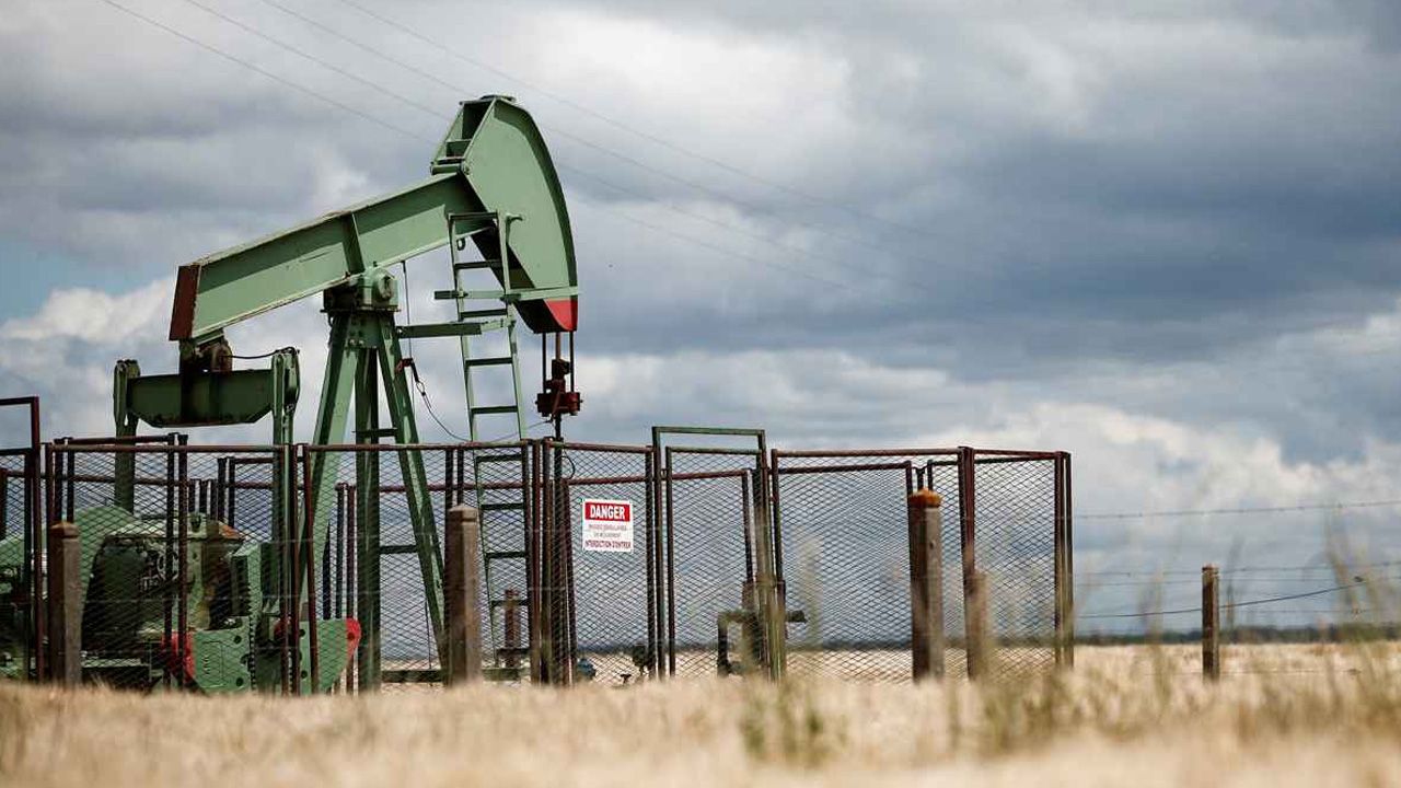 বিশ্ববাজারে জ্বালানি তেলের দাম বাড়ল, হুমকিতে অর্থনীতি