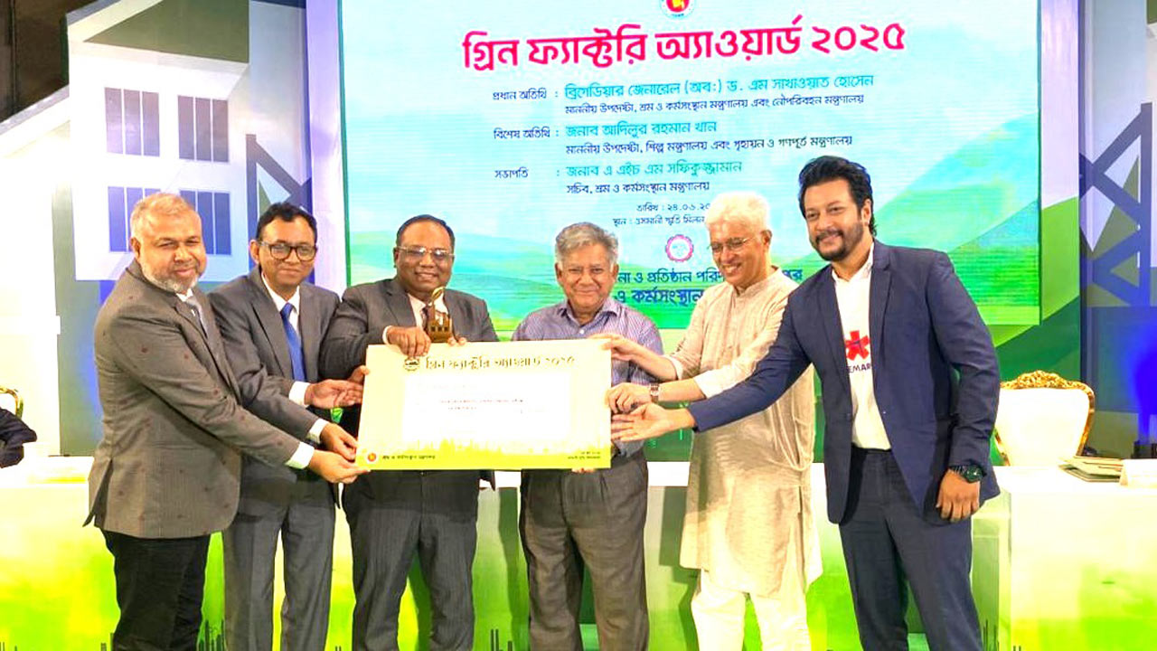 বাংলাদেশের কসমেটিকস বিশ্ববাজারেও সমাদৃত: শ্রম উপদেষ্টা