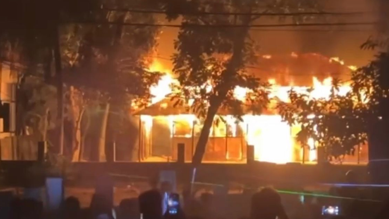 ফুল ছেঁড়া নিয়ে ব্রাহ্মণবাড়িয়ায় সংঘর্ষ, পুলিশসহ আহত ৩০