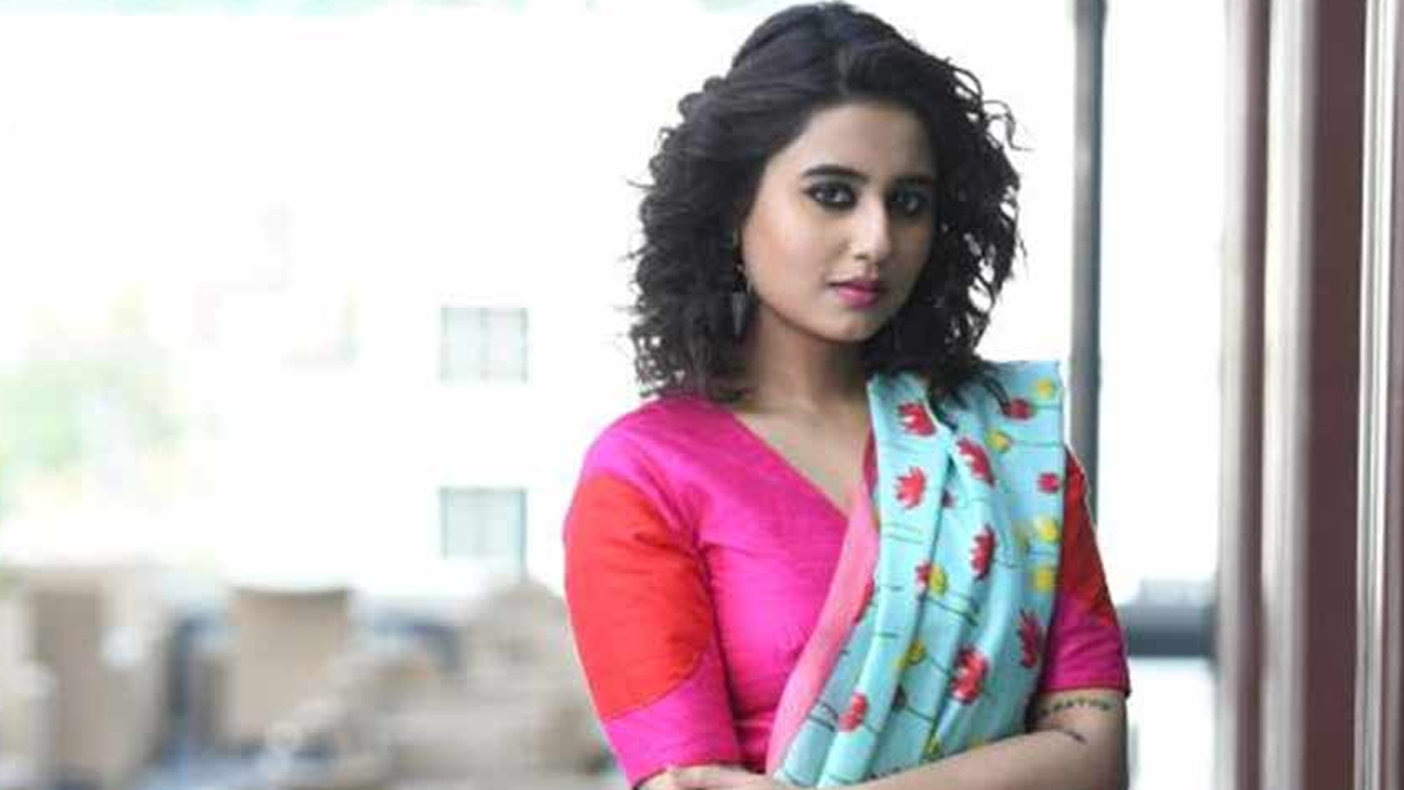 হাসপাতালে ভর্তি অভিনেত্রী স্বস্তিকা