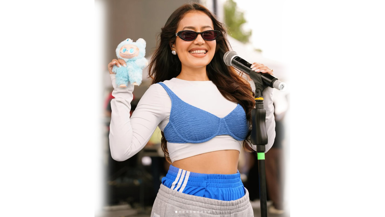 টপের উপর অন্তর্বাস পরে ট্রোলের শিকার নেহা কক্কর