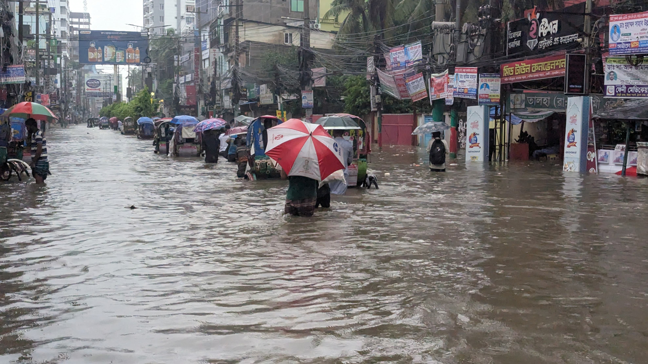 ফেনীতে ১৩১ আশ্রয়কেন্দ্র প্রস্তুত, খোলা হয়েছে কন্ট্রোল রুম