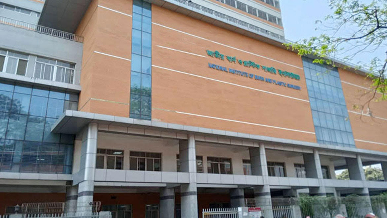 গ্যাস বিস্ফোরণে একই পরিবারের ৫ জন দগ্ধ