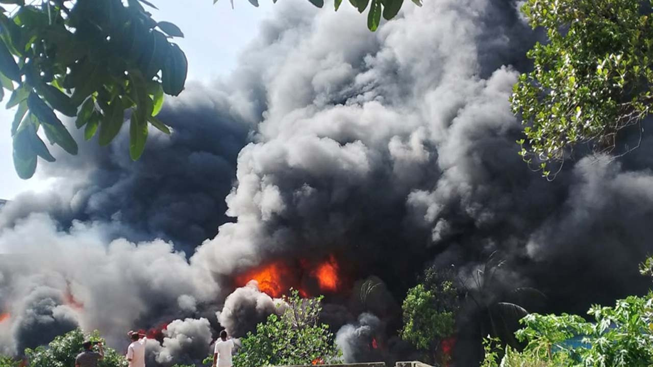 কর্ণফুলী ইপিজেডে আগুন, নিয়ন্ত্রণে ৮ ইউনিট