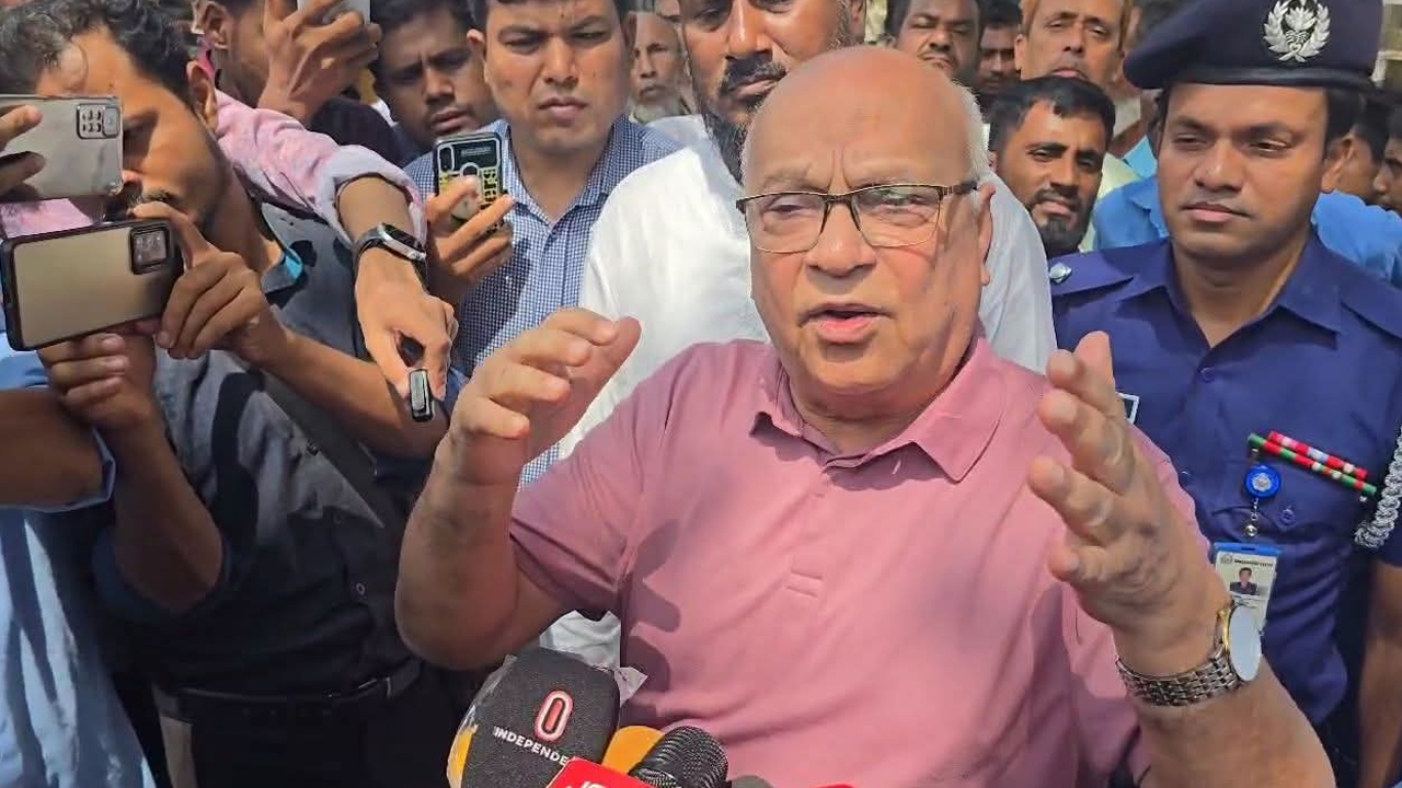 ফেনীতে বাঁধ নির্মাণ প্রকল্প সেনাবাহিনীকে দেওয়ার কথা ভাবছে সরকার: উপদেষ্টা ফারুক ই আজম