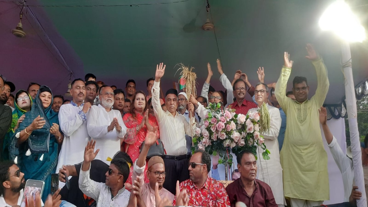 কতিপয় দল বিএনপিকে বিতর্কিত করার চেষ্টা করছে: আহমেদ আযম খান