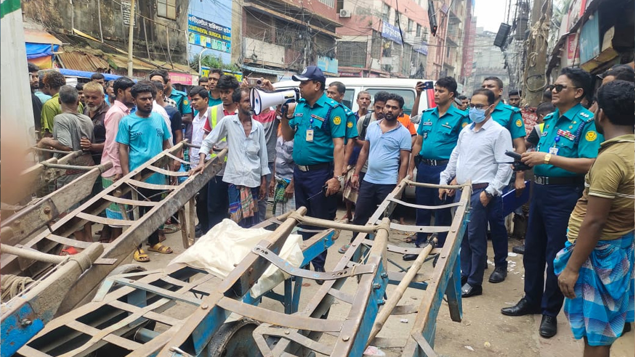 মিটফোর্ড-বাবুবাজারে ডিএমপির অভিযানে গ্রেপ্তার ৪