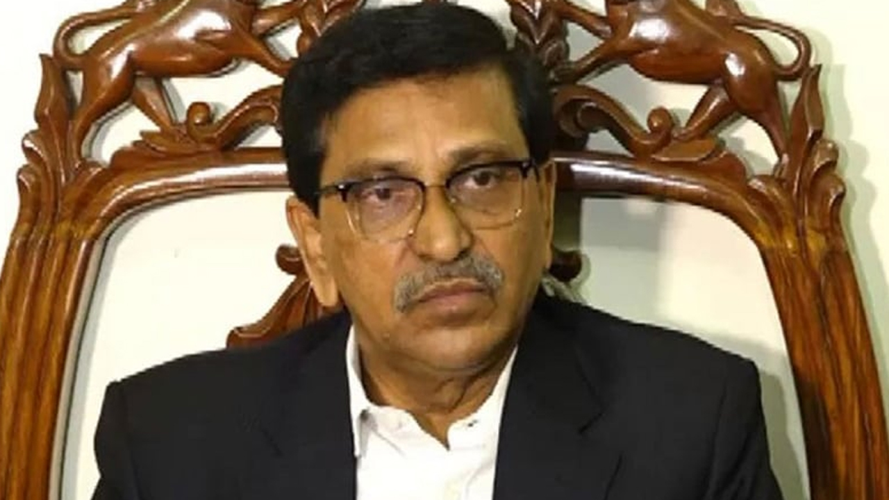 স্ত্রীসহ হানিফের বিরুদ্ধে দুদকের দুই মামলা