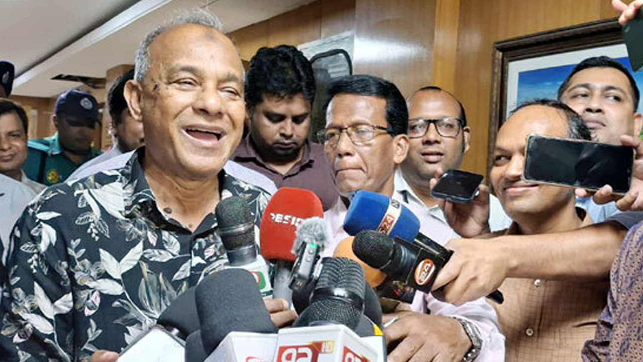 সব দেনা শোধ হয়েছে, নভেম্বর পর্যন্ত সারের ঘাটতি হবে না: কৃষি উপদেষ্টা&nbsp;