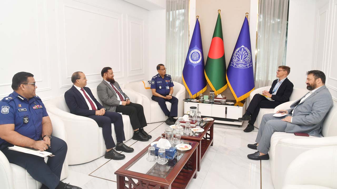 আইজিপির সঙ্গে জাতিসংঘের মানবাধিকার পরিষদের র&zwj;্যাপোর্টিয়ারের সাক্ষাৎ