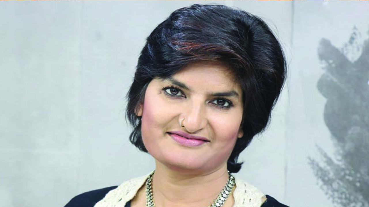 সাংবাদিক মুন্নী সাহাকে দুদকে জিজ্ঞাসাবাদ