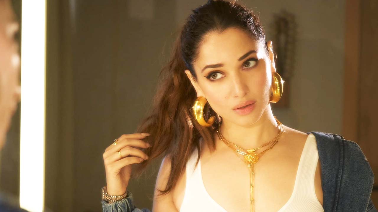 ত্বকে ব্রণ উঠলেই তামান্না কী করেন, শুনলে চমকে যাবেন!