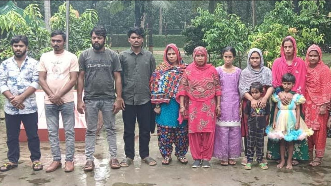 নওগাঁ সীমান্তে বিএসএফের পুশ ইন, নারী&ndash;শিশুসহ ১৮ বাংলাদেশি আটক