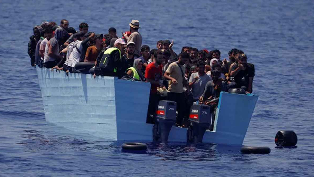 ইতালির উপকূলে নৌকাডুবিতে ২৬ অভিবাসীর মৃত্যু