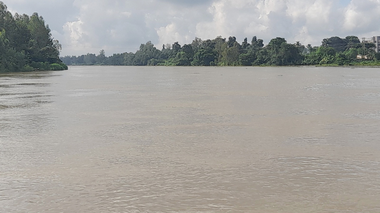 বিপৎসীমার ওপরে আত্রাই নদীর পানি, ৩০ পয়েন্ট ঝুঁকিপূর্ণ
