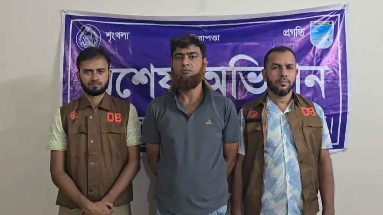 সাভারে জাল টাকা ও রুপিসহ আটক ১