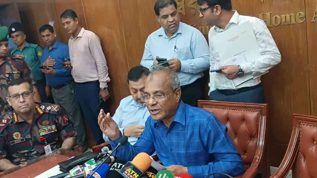 ঢাকার বাইরে এখনো মব জাস্টিস চলছে : স্বরাষ্ট্র উপদেষ্টা