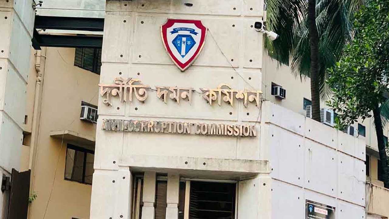 পেট্রোবাংলায় অনিয়মের অভিযোগে দুদকের অভিযান