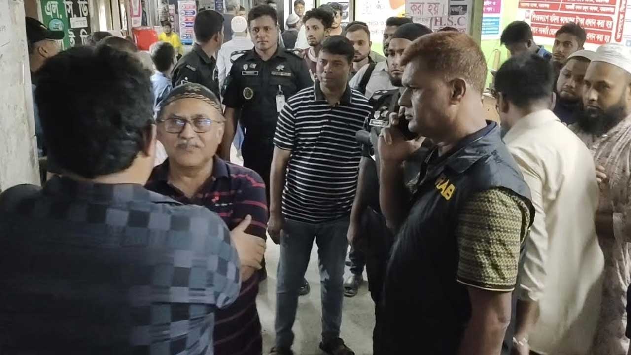 জাল সার্টিফিকেট তৈরি, ক্রেতা সেজে আটক করল র&zwnj;্যাব