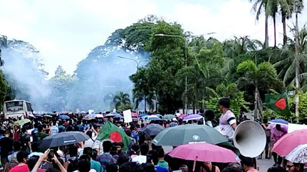 যমুনা অভিমুখে প্রকৌশল শিক্ষার্থীরা, পুলিশের বাধা