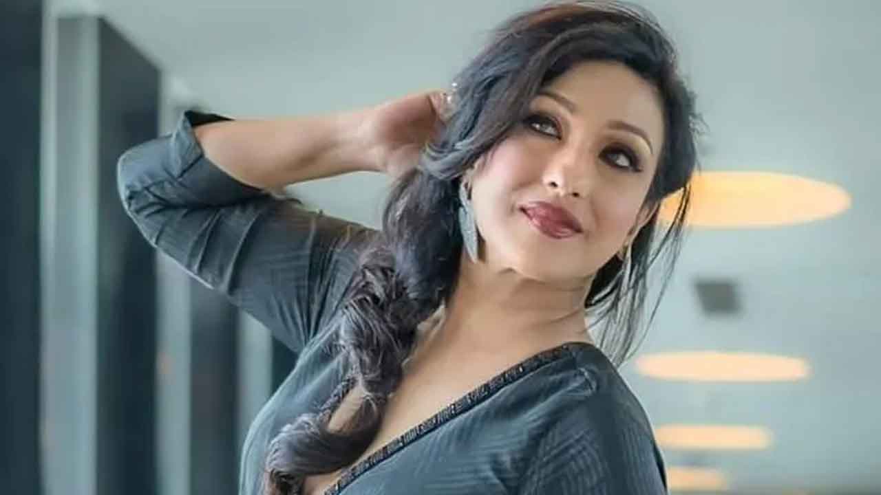 এবার নতুন পরিচয়ে ঋতুপর্ণা