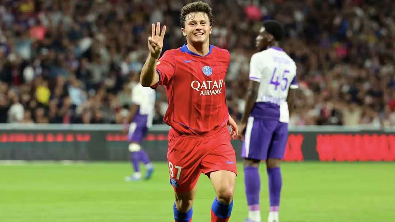 দাপুটে জয় পেল পিএসজি