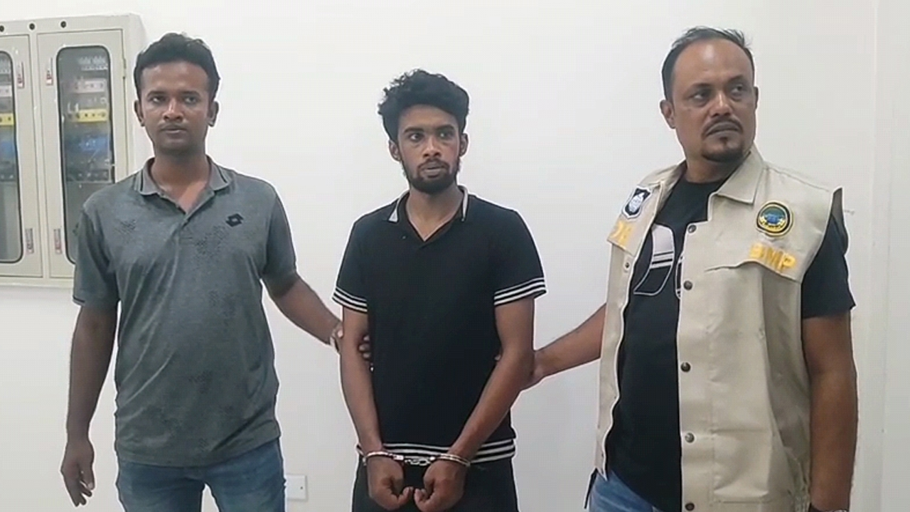 ট্যুরের আড়ালে ইয়াবা পাচারের সময় সড়ক দুর্ঘটনায় নিহত ১, আটক ১