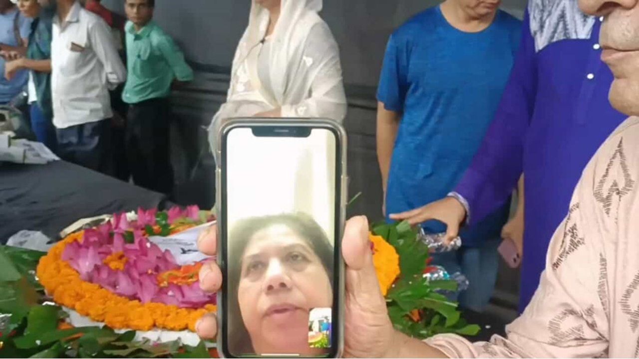 ভিডিওকলে ফরিদা পারভীনকে শেষ শ্রদ্ধা জানালেন রুনা লায়লা