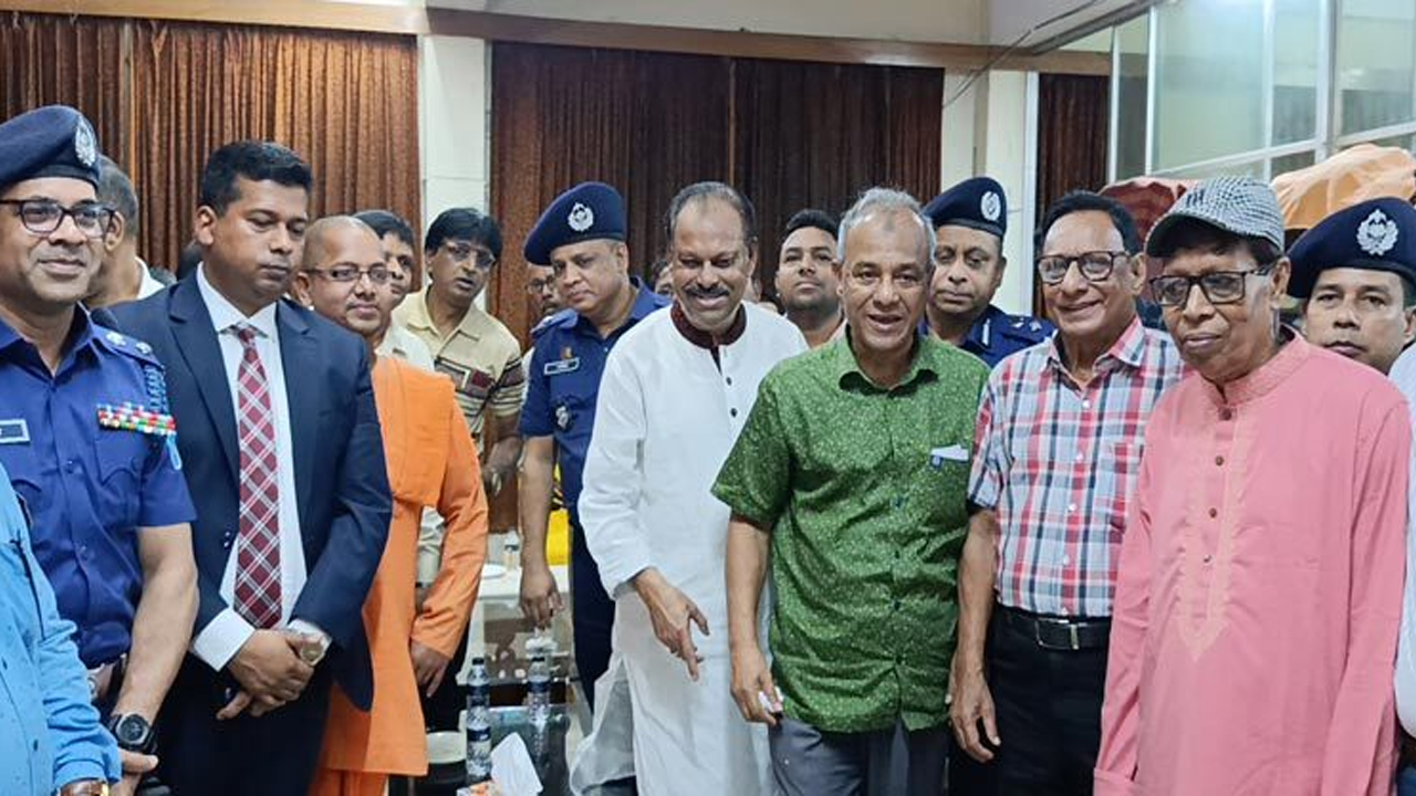 পূজায় কোনো ধরনের নিরাপত্তা ঝুঁকি নেই: স্বরাষ্ট্র উপদেষ্টা