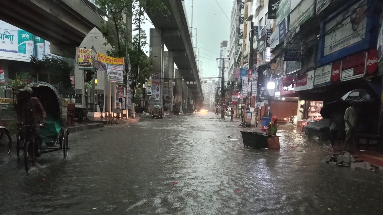 রাতে ঢাকায় বৃষ্টির আভাস&nbsp;