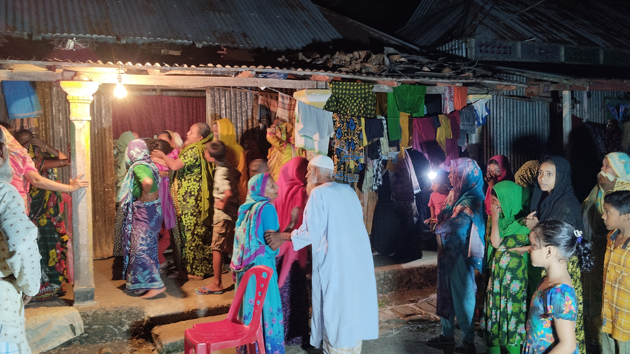 ফায়ার ফাইটার শামীমের গ্রামের বাড়িতে শোকের মাতম