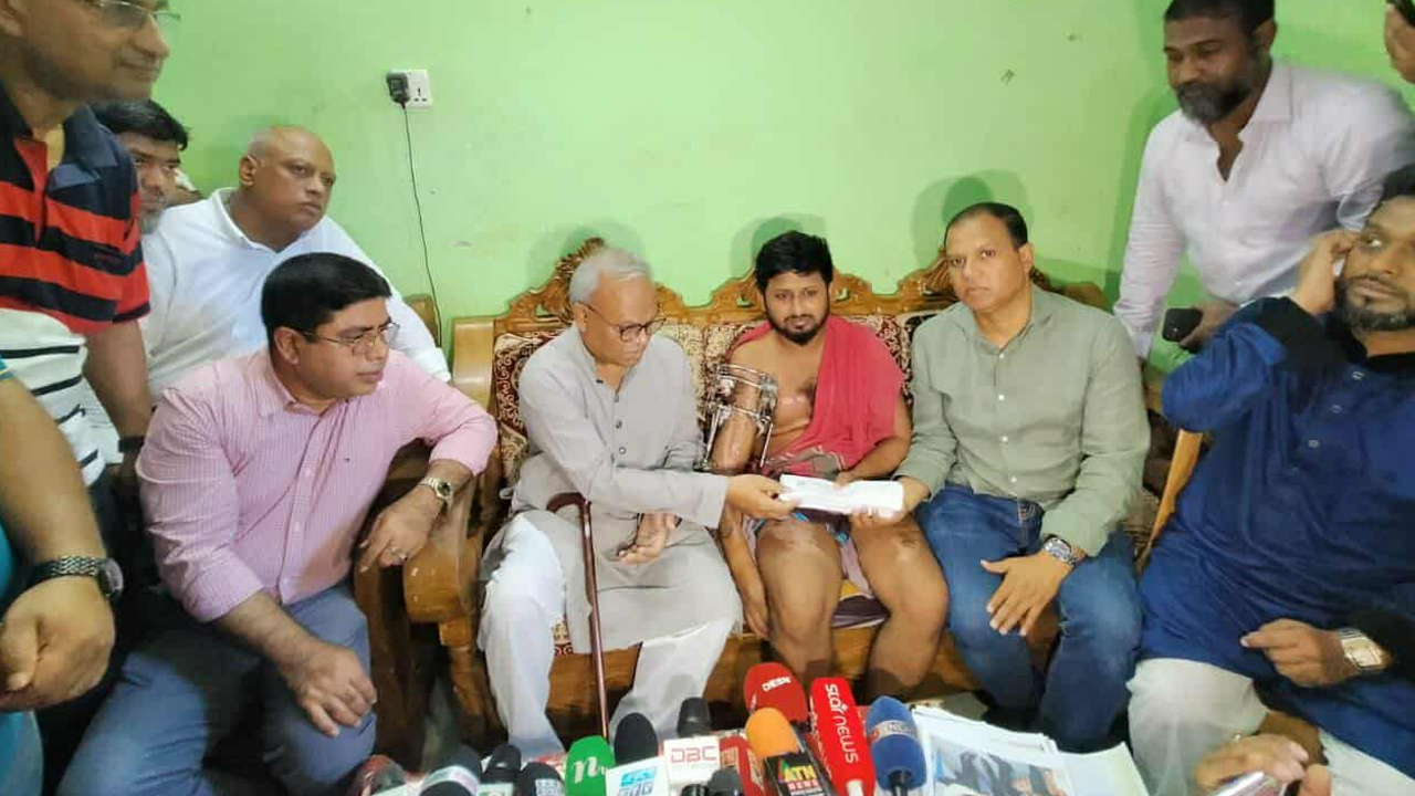 রূপগঞ্জের ছাত্রদল নেতা দোলনের চিকিৎসার দায়িত্ব নিলেন তারেক রহমান