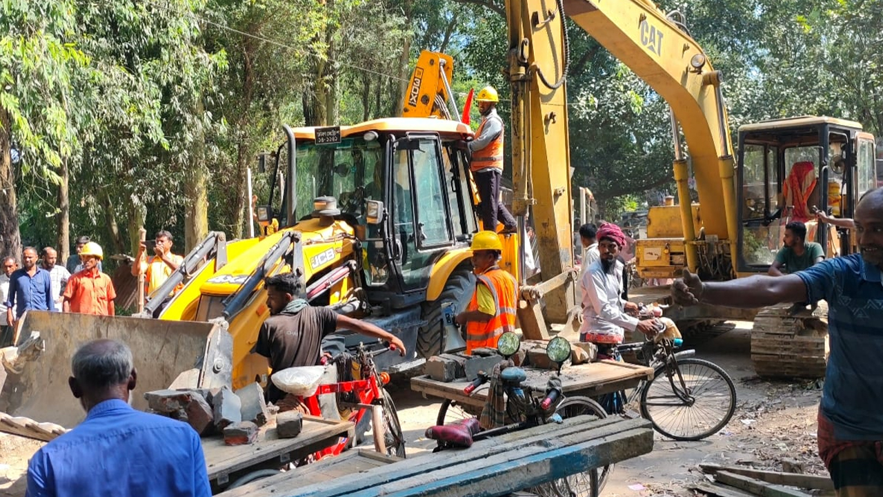 টাঙ্গাইলের ভূঞাপুরে দুই যুগ পর অবৈধ স্থাপনা উচ্ছেদ
