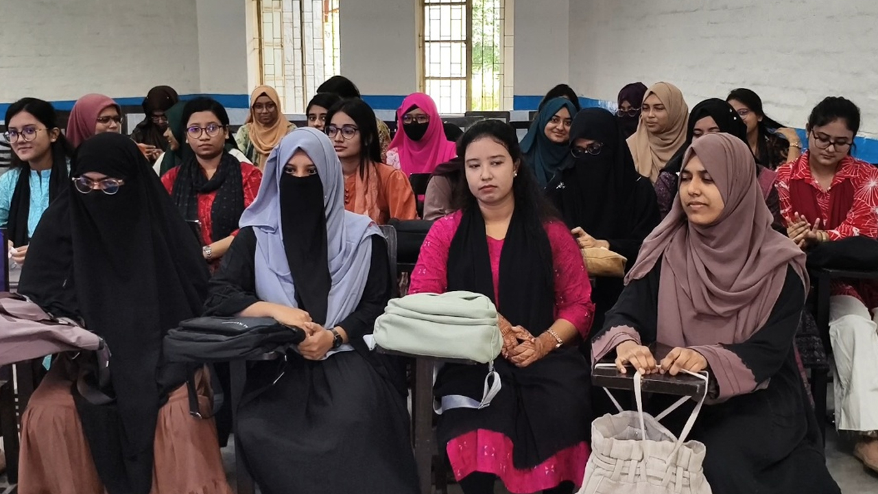 ৩৪ দিন পর খুলল বাকৃবি, সেশনজটের আশঙ্কা শিক্ষার্থীদের