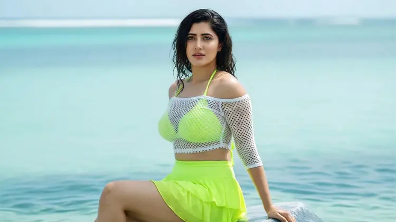 কক্সবাজারের পানিতে নামলে শরীর চুলকায়: নায়লা নাঈম