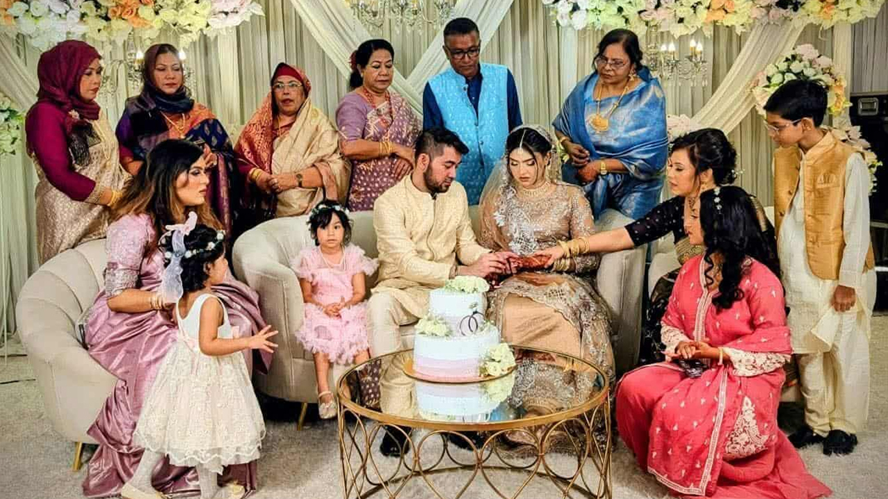 বাগদান সারলেন কণ্ঠশিল্পী তানজীব সারোয়ার