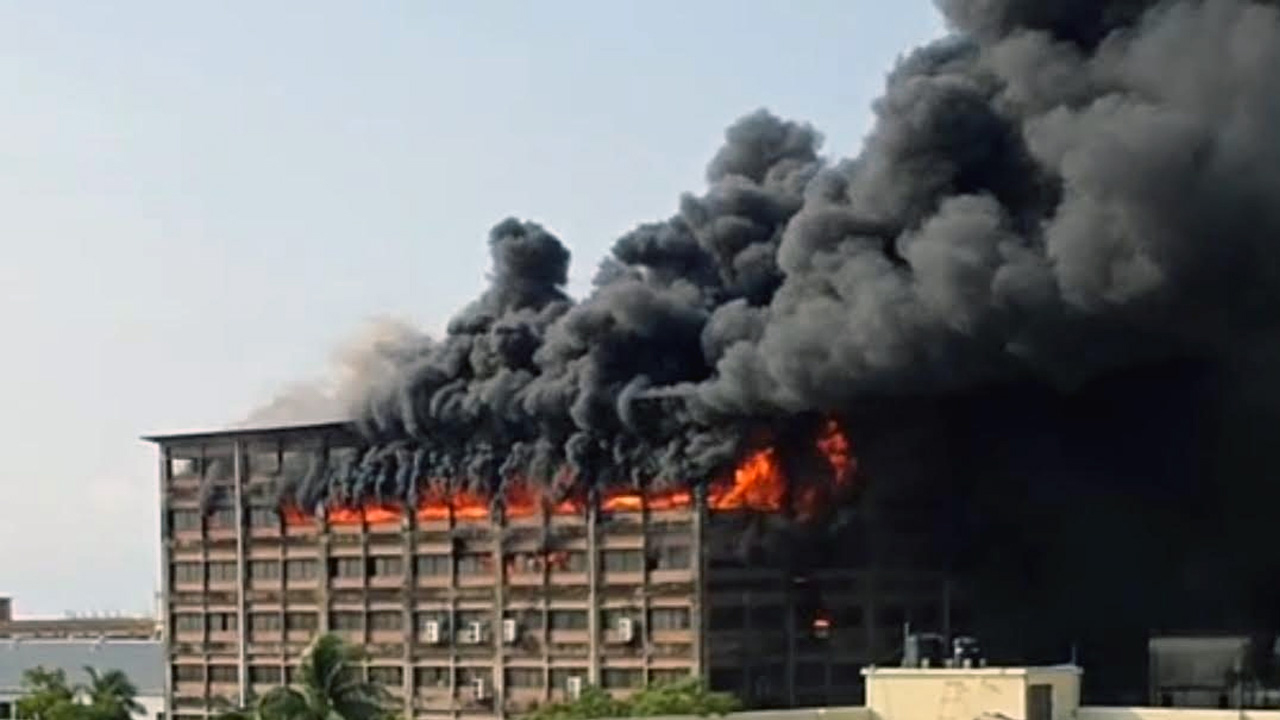 চট্টগ্রাম ইপিজেডে ভয়াবহ আগুন