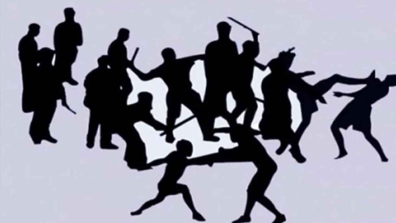 নেত্রকোনায় জমি নিয়ে বিরোধের জেরে দুই পক্ষের মধ্যে সংঘর্ষ