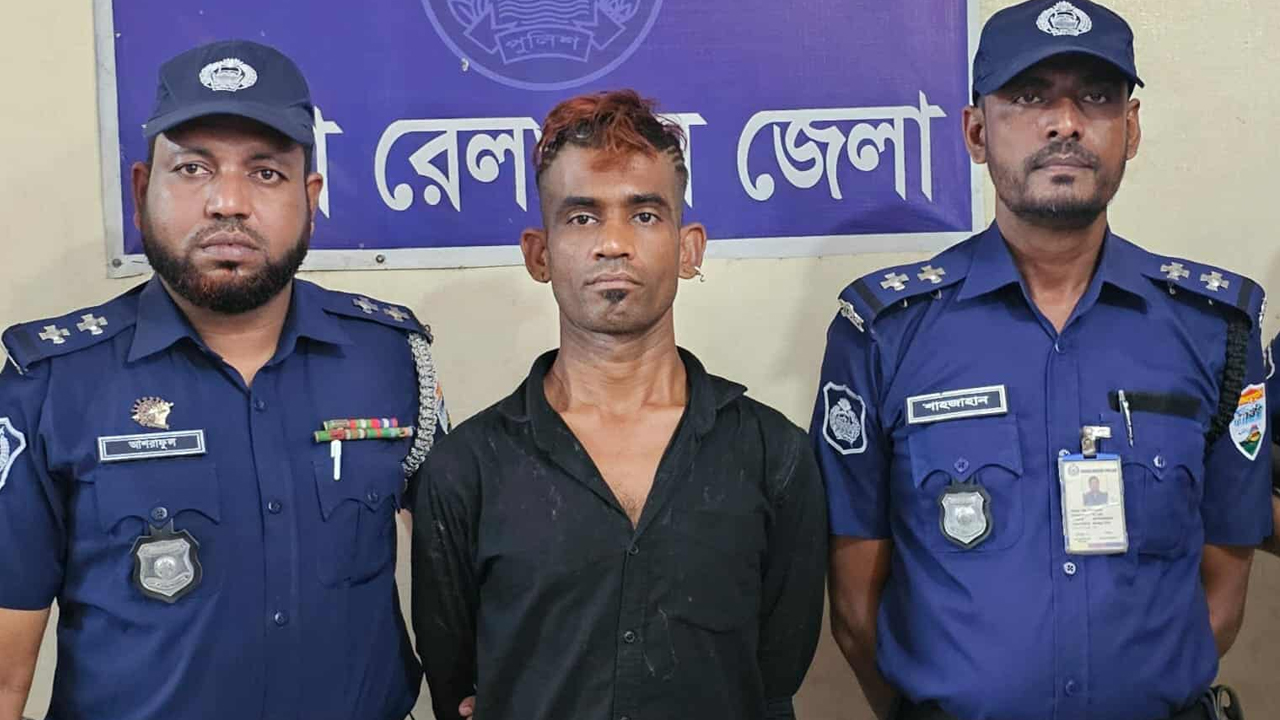 ছুরি হাতে কমলাপুর স্টেশনে ভাইরাল শাহ আলী গ্রেপ্তার