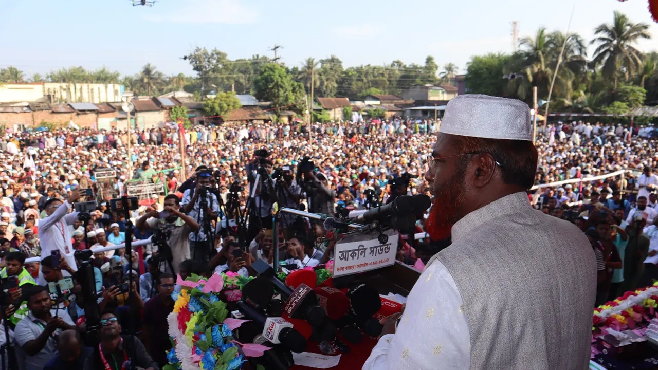 জন্ম নিয়েই বাপের সঙ্গে পাল্লা দিও না: গোলাম পরোয়ার