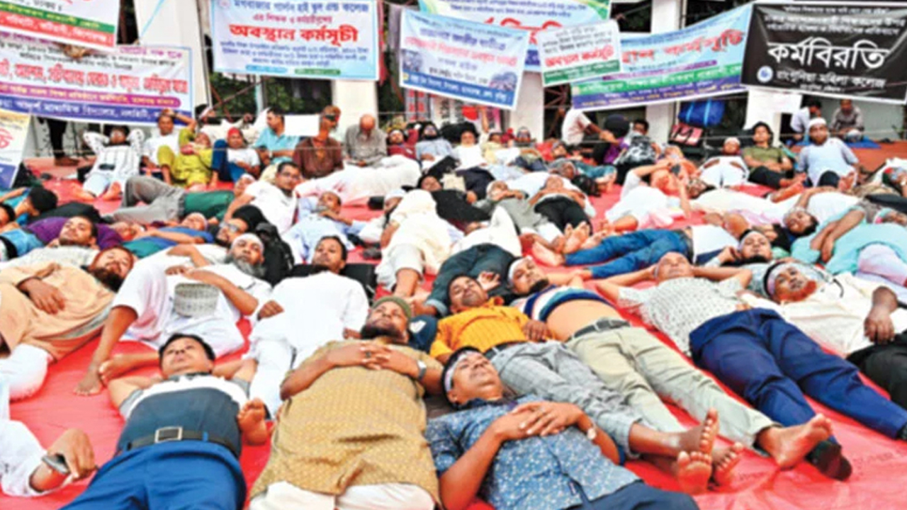 শিক্ষকদের আমরণ অনশন চলছে, অসুস্থ কয়েকজন