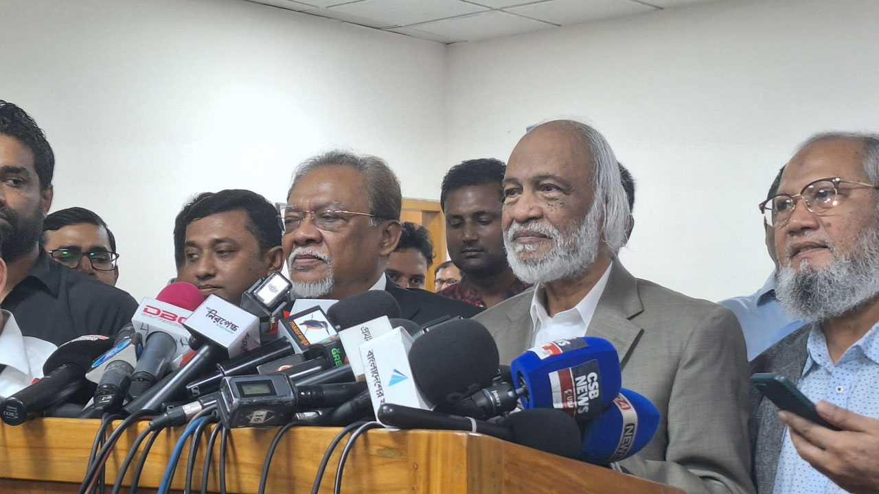 বিতর্কিত কর্মকর্তারা যেন নির্বাচনে না থাকেন: ইসিকে মঈন খান