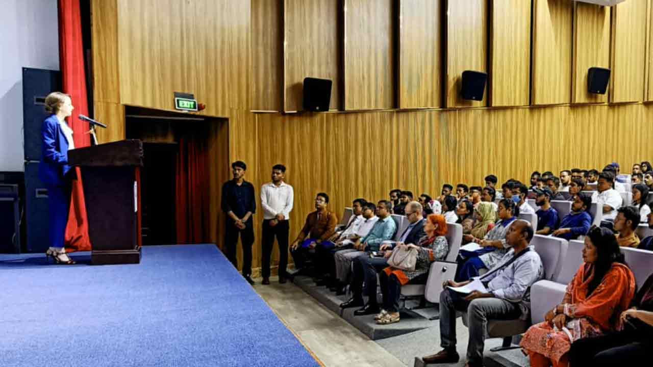 রাশিয়ায় উচ্চশিক্ষার সুযোগ নিয়ে ঢাকা রুশ হাউজে শিক্ষা সেমিনার&nbsp;