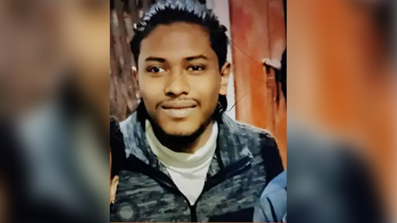 পুরান ঢাকায় গলায় তার প্যাঁচানো কলেজছাত্রের মরদেহ উদ্ধার