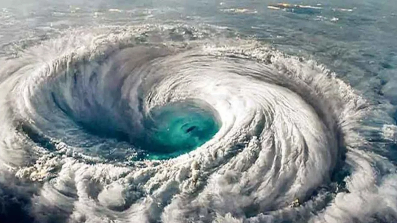 দেশের ৪ সমুদ্রবন্দরে সতর্কতা জারি