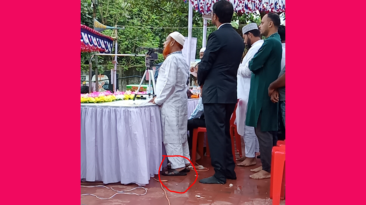 জুতা পায়ে শহীদ মিনারে বক্তব্য দিলেন জাকের পার্টির নেতা