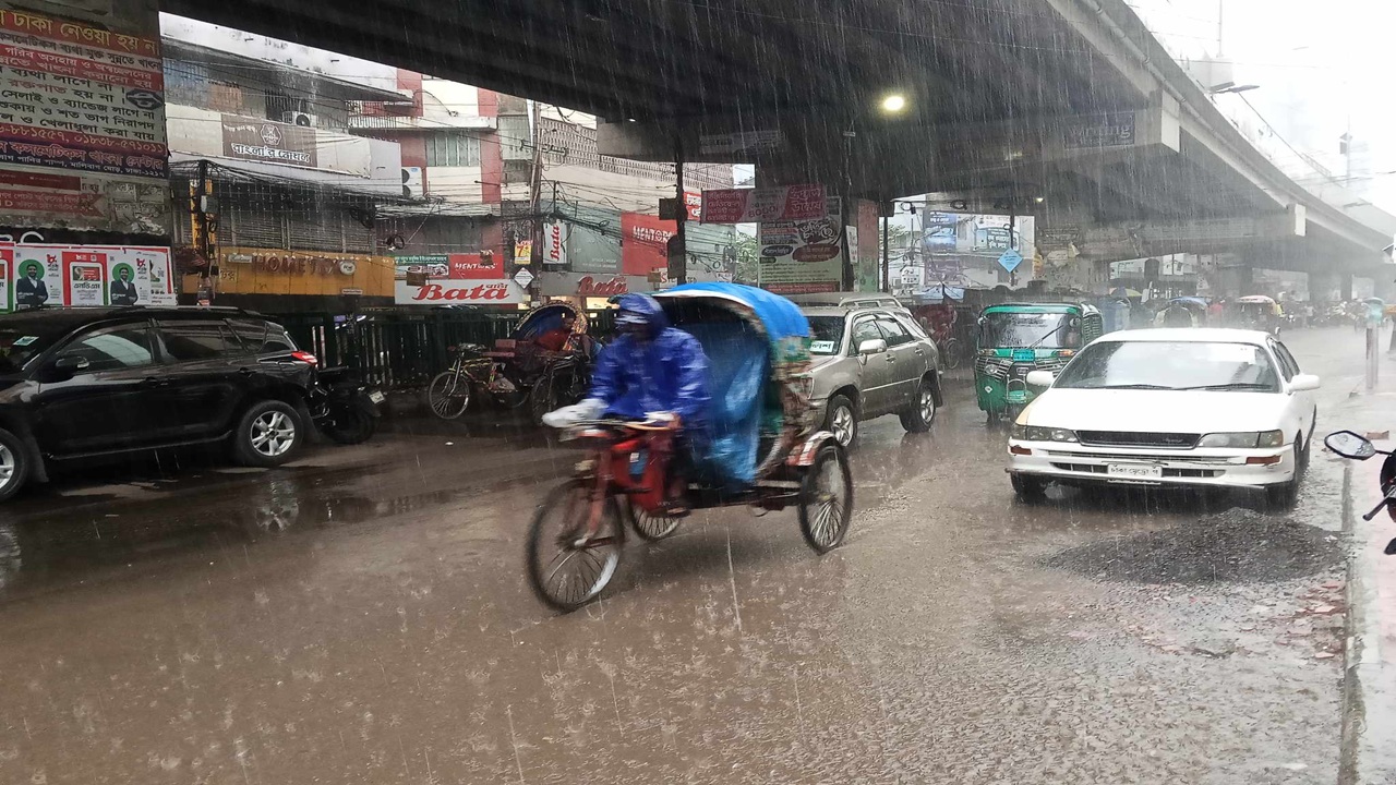 ঢাকাসহ তিন বিভাগে অতিভারী বৃষ্টির সতর্কতা