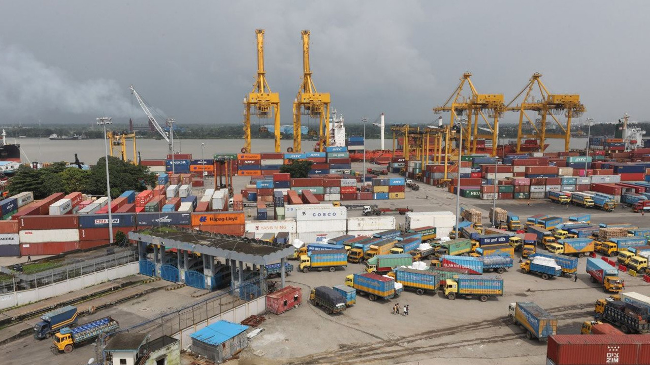 সাগরে লঘুচাপ, চট্টগ্রাম ও কক্সবাজার সমুদ্র বন্দরে ৩ নম্বর সতর্ক সংকেত